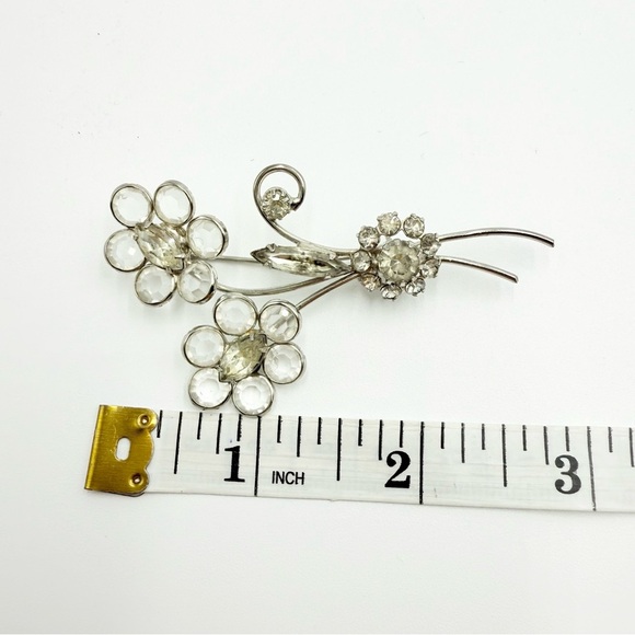 Vintage Silver Tone Bezel Set Faceted Crystal Flower Bouquet Brooch - Picture 7 of 7
